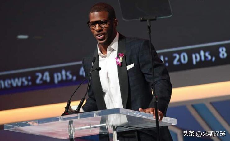 库里晒全明星球衣照片,库里晒fmvp奖杯照片