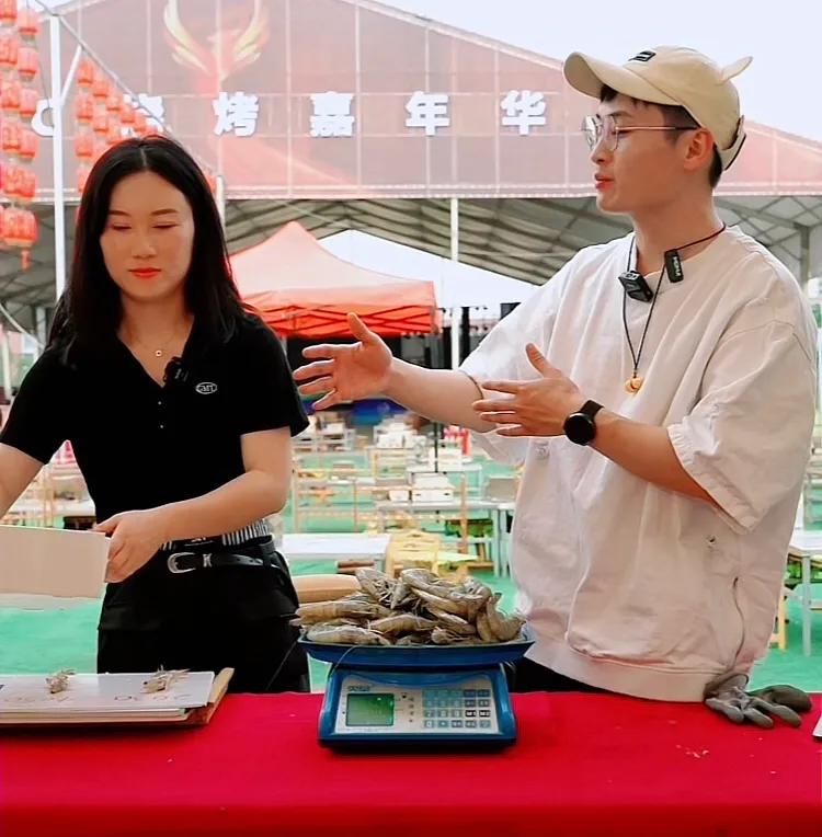 千万粉丝网红B太直播带货首秀！硬核称重拒绝缺斤少两，人气火爆