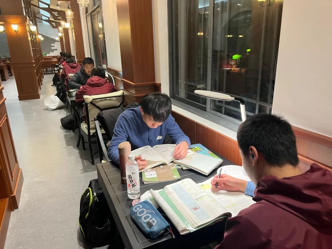 东大精英学校,大英才班和小英才班哪个好