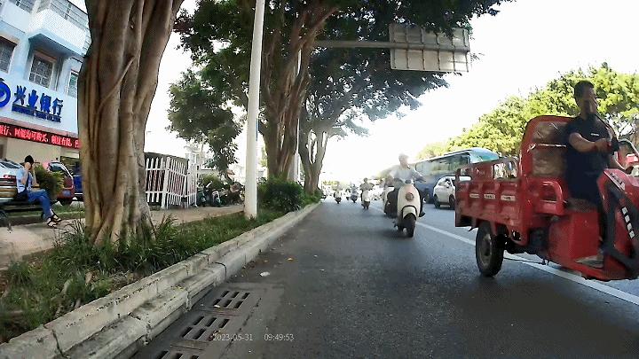 迈极炫seemeedv测评,迈极炫尾灯行车记录仪一直闪白灯