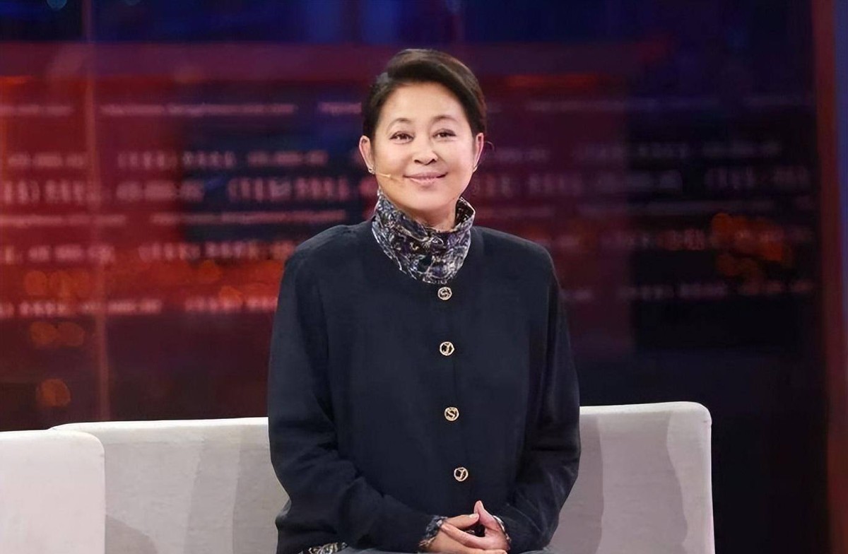 收手吧倪萍!别再*辱侮**观众智商了，64岁演“刘姥姥”雷人又无脑