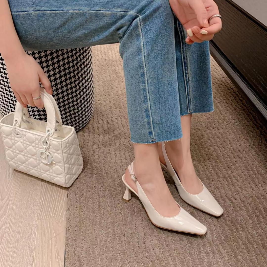 牛仔裤除了搭小白鞋还能搭什么鞋 (白色牛仔裤搭什么鞋子)