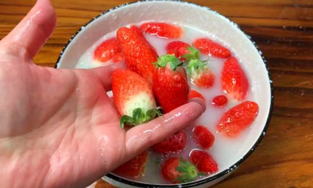 怎样清洗草莓才能无菌无细菌,草莓的正确清洗方法是什么