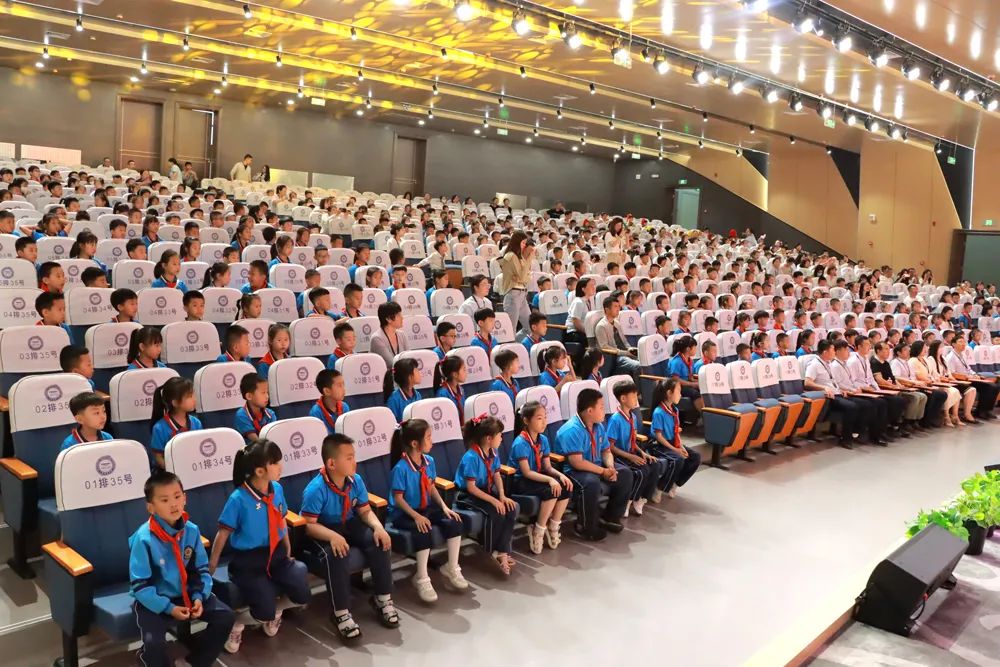 大同市大成双语学校初一18班,大同大成双语学校初一