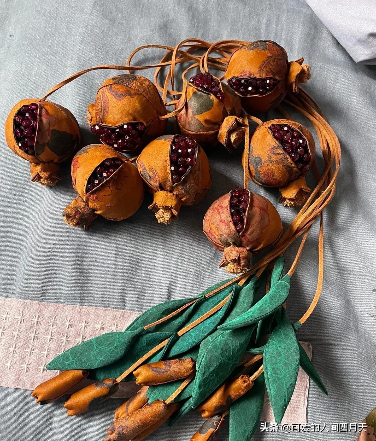 香云纱挂件图解,结籽石榴小挂件