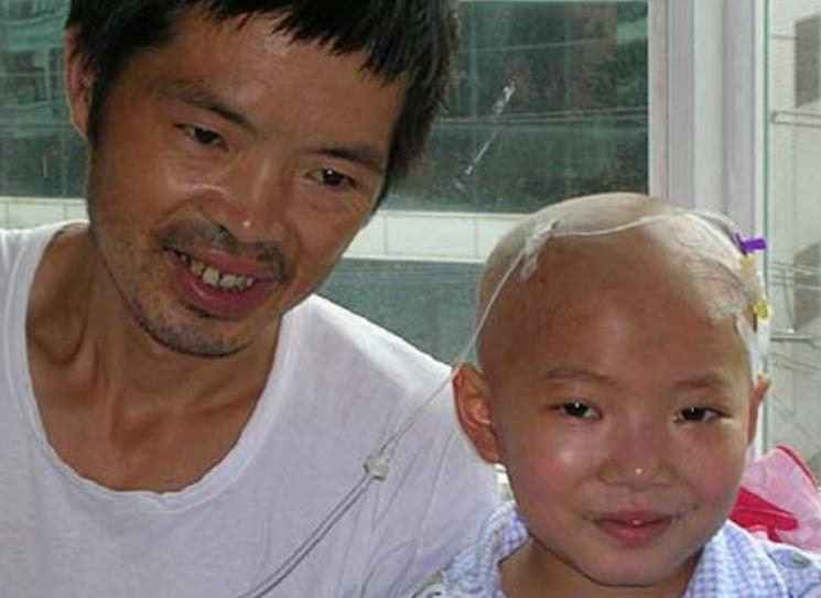 2005年，八岁女孩患急性白血病，为不拖累家人，写下遗书安排后事