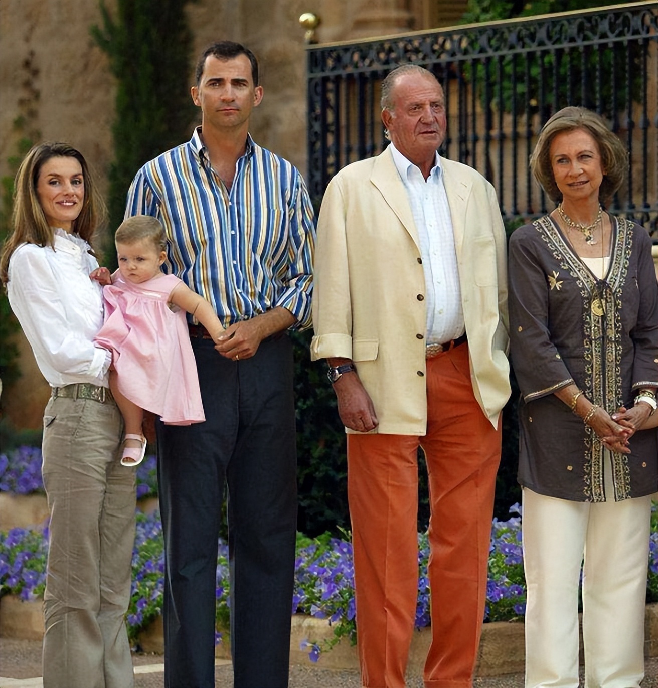 西班牙老国王：5000名*妇情**遍天下，晚年被迫退位，被“化学阉割”