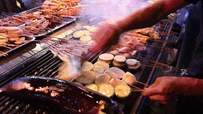 吃了烤肠里面的蛆会有事吗,火腿肠里吃到虫子是真的吗