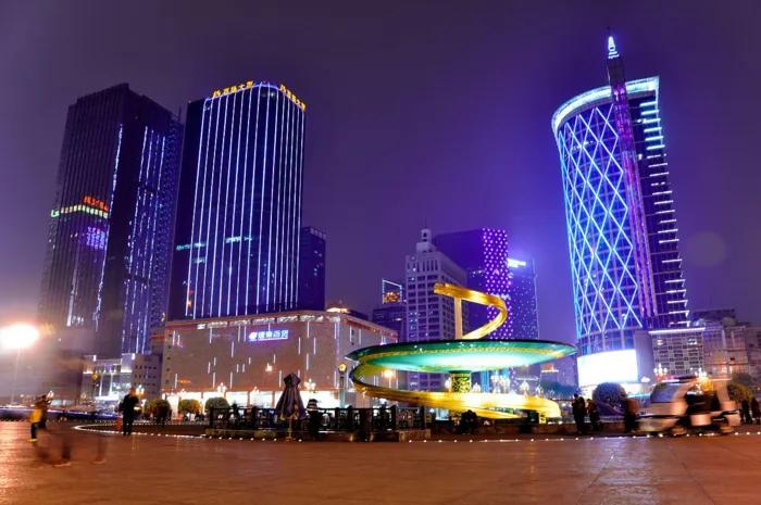 成都到青岛自驾游住宿攻略,成都旅游住宿攻略及费用