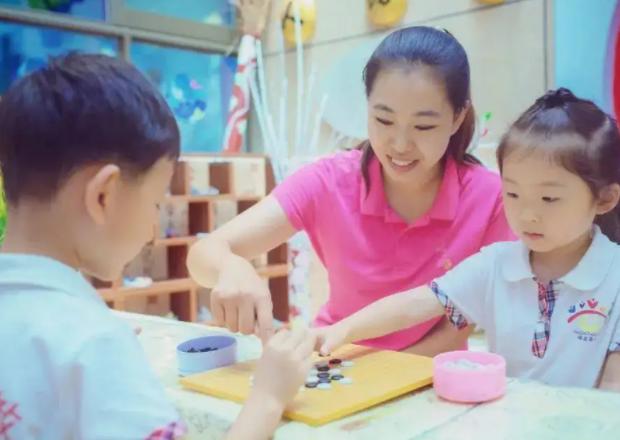 幼儿园老师如何发放工资更合理,幼儿园老师日常发工资