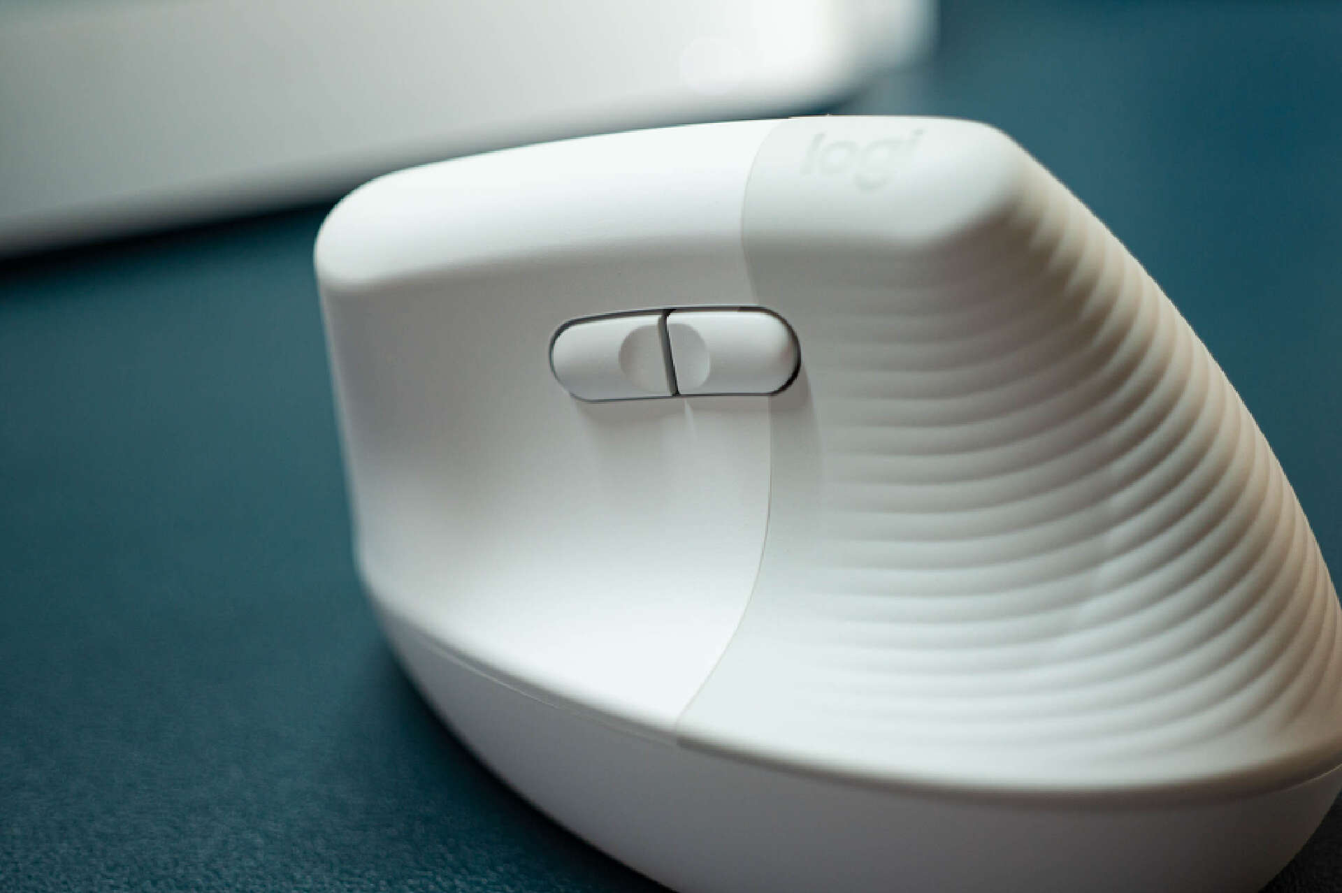 罗技垂直鼠标lift好用吗,罗技lift人体工学垂直鼠标