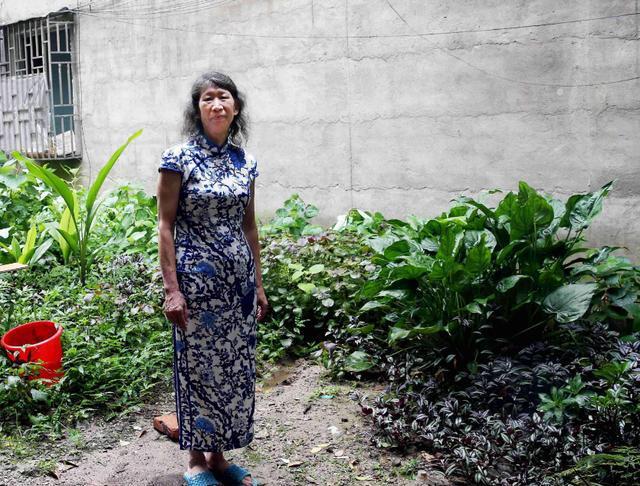 62岁大爷男扮女装30余年,53岁大叔男扮女装搞笑