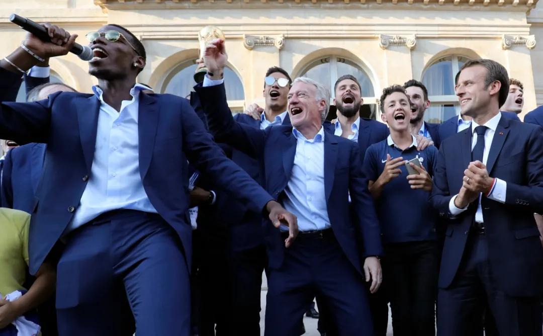 华尔街之狼穿着两千美元的西装,穿最靓的西装做最靓的仔