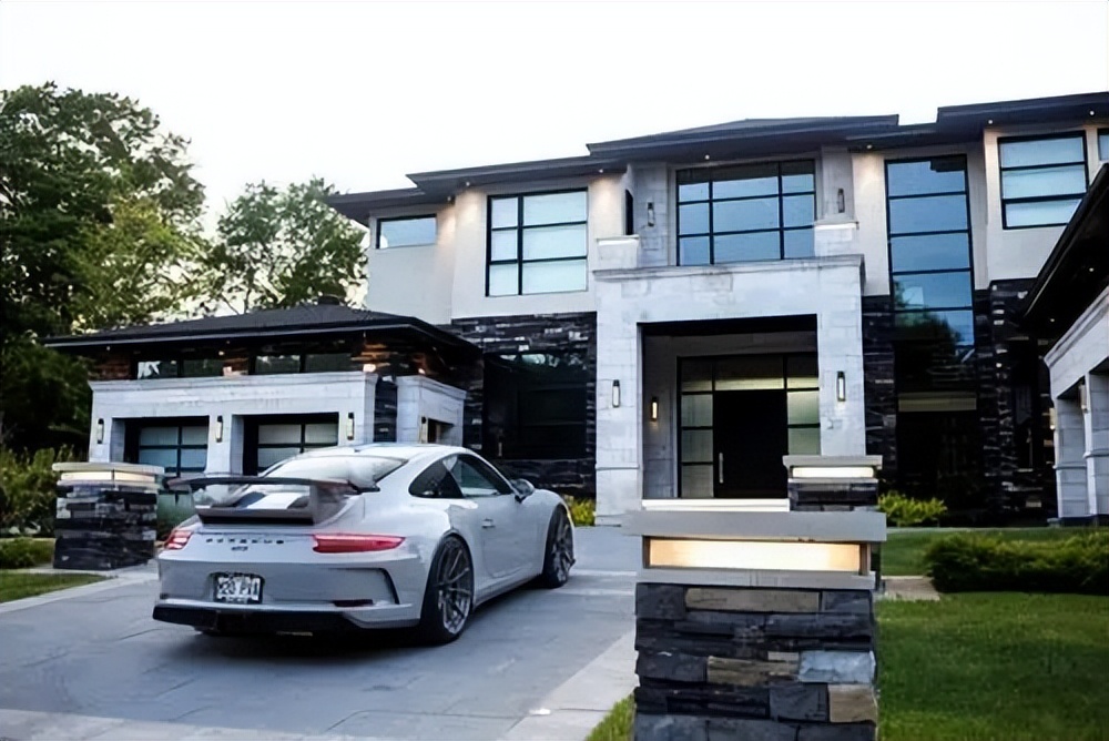 27岁无业游民,全款买4套豪宅,日入510万,民警破门逮捕大受震撼