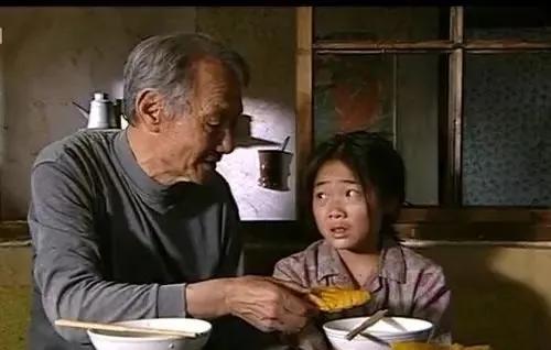 饰演暖春中的小花现在怎么样了,为什么电视剧版暖春小花换人了