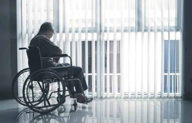 老人瘫痪无人照料最快解决办法,人到老年睡不好怎么办