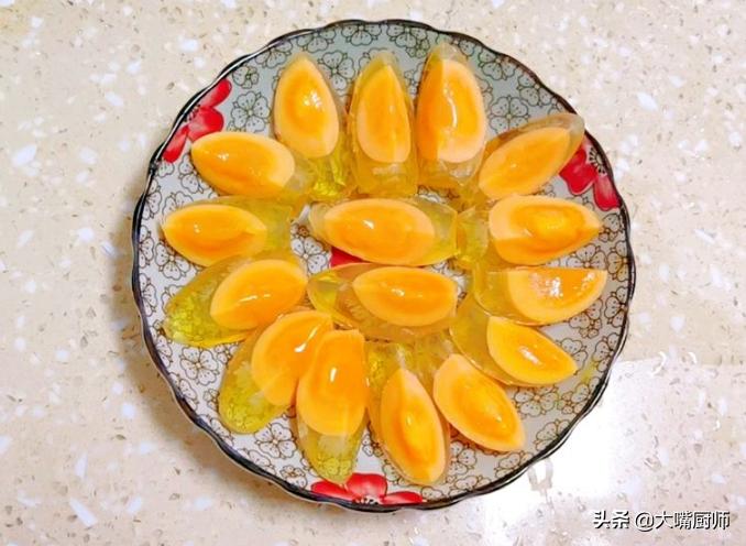 凉拌皮蛋，3种调料必不可少，没碱味不苦涩，爽滑鲜美，吃着舒服