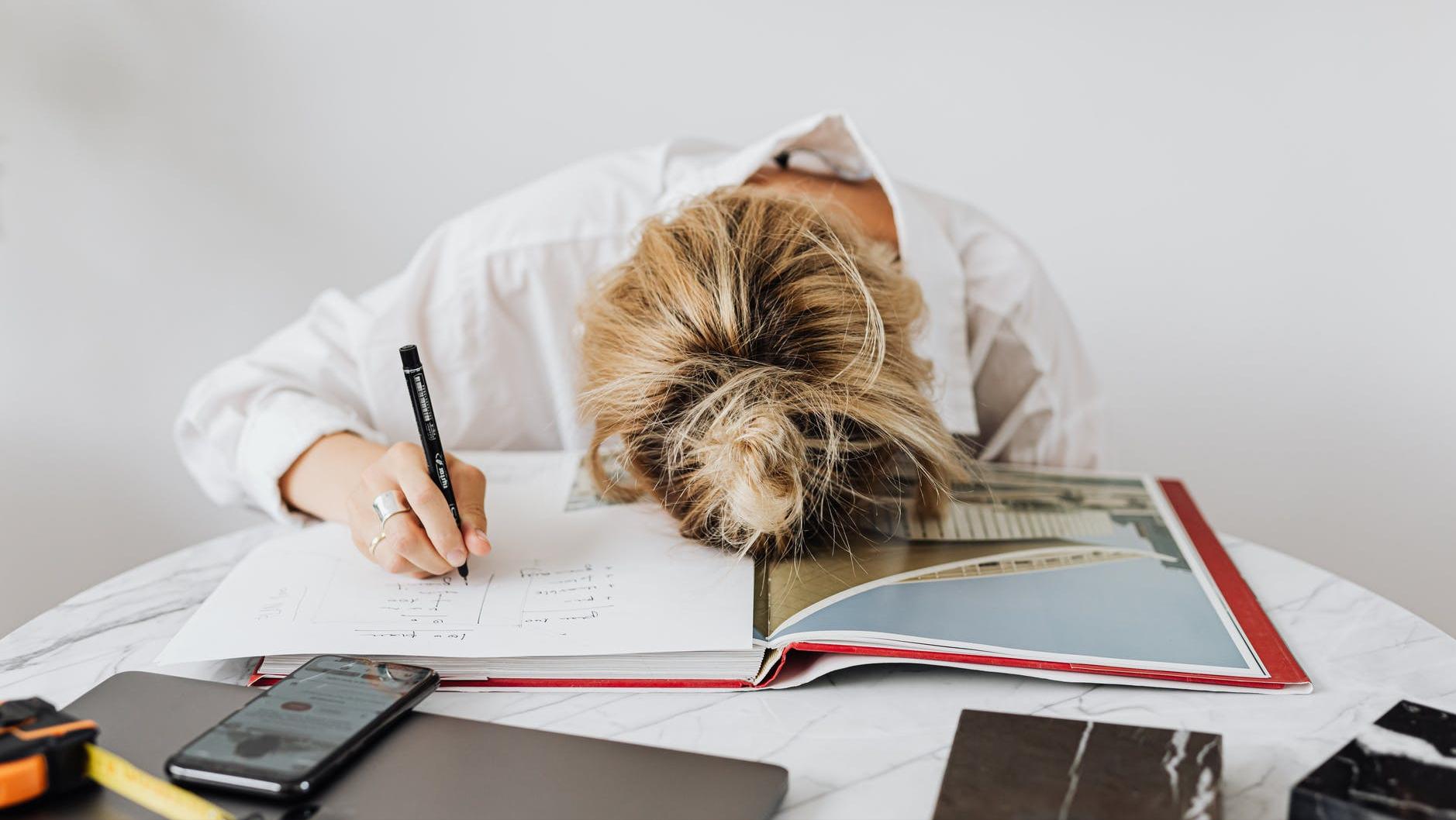 员工离职后公司不愿意退股怎么办,离职后员工持股平台股份如何处理