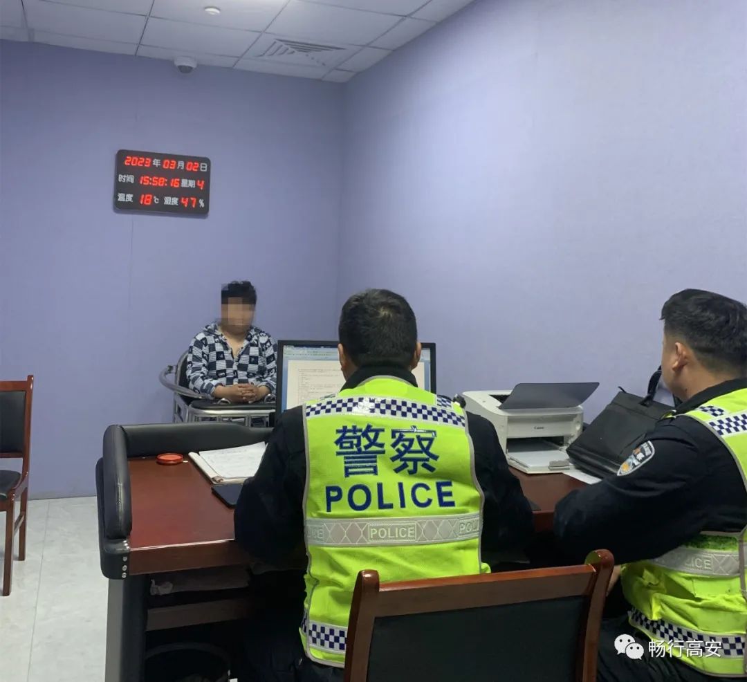 白色轿车违法超车肇事逃逸,违规掉头肇事逃逸