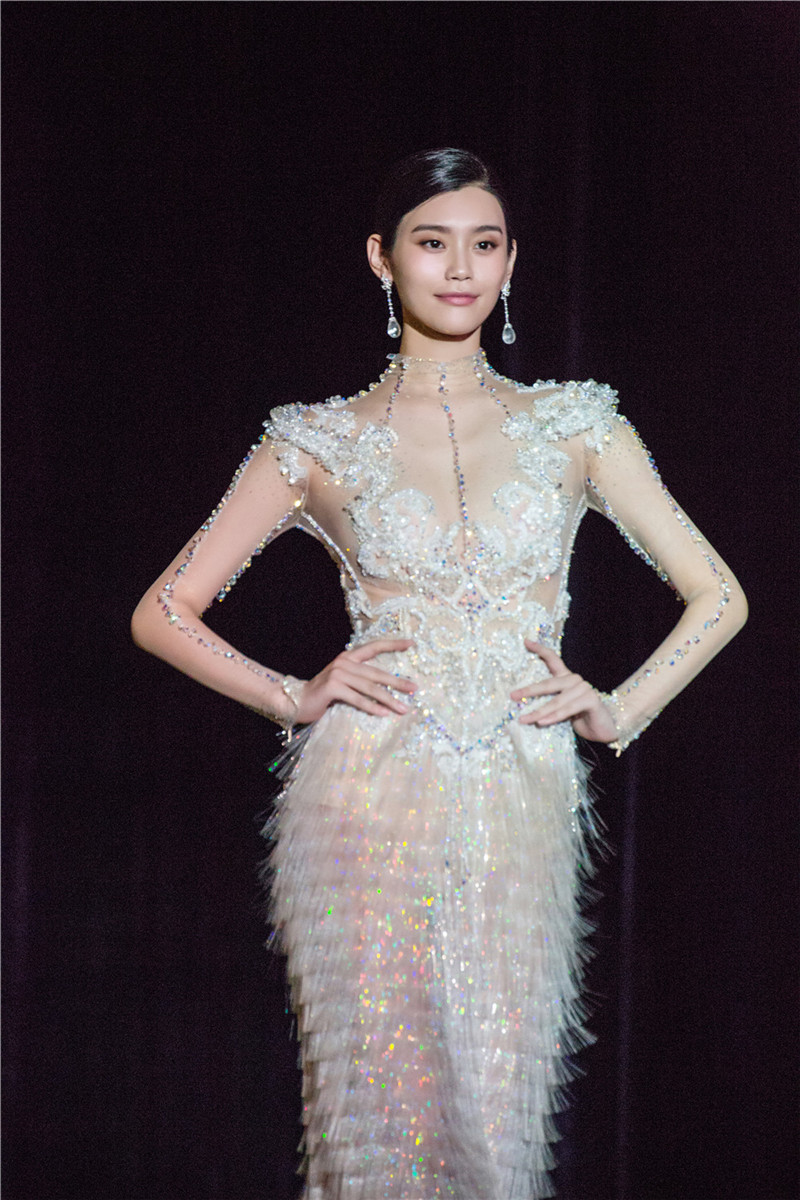 19年后再看汤加丽，为艺术献身成史上第一位人体模特，她做错了