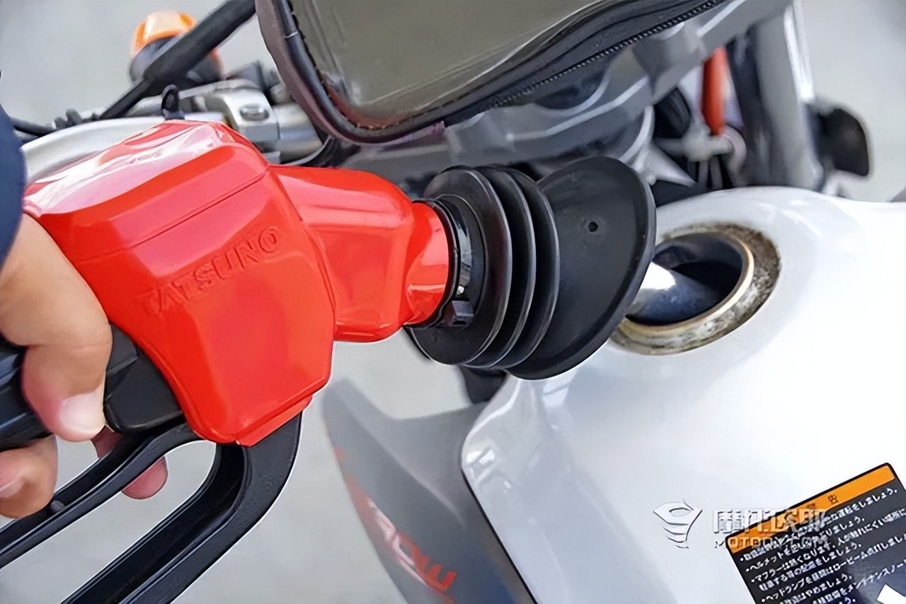 摩托车加油推行4.5米新规取消了吗,摩托车加油现在还用退出加油站吗