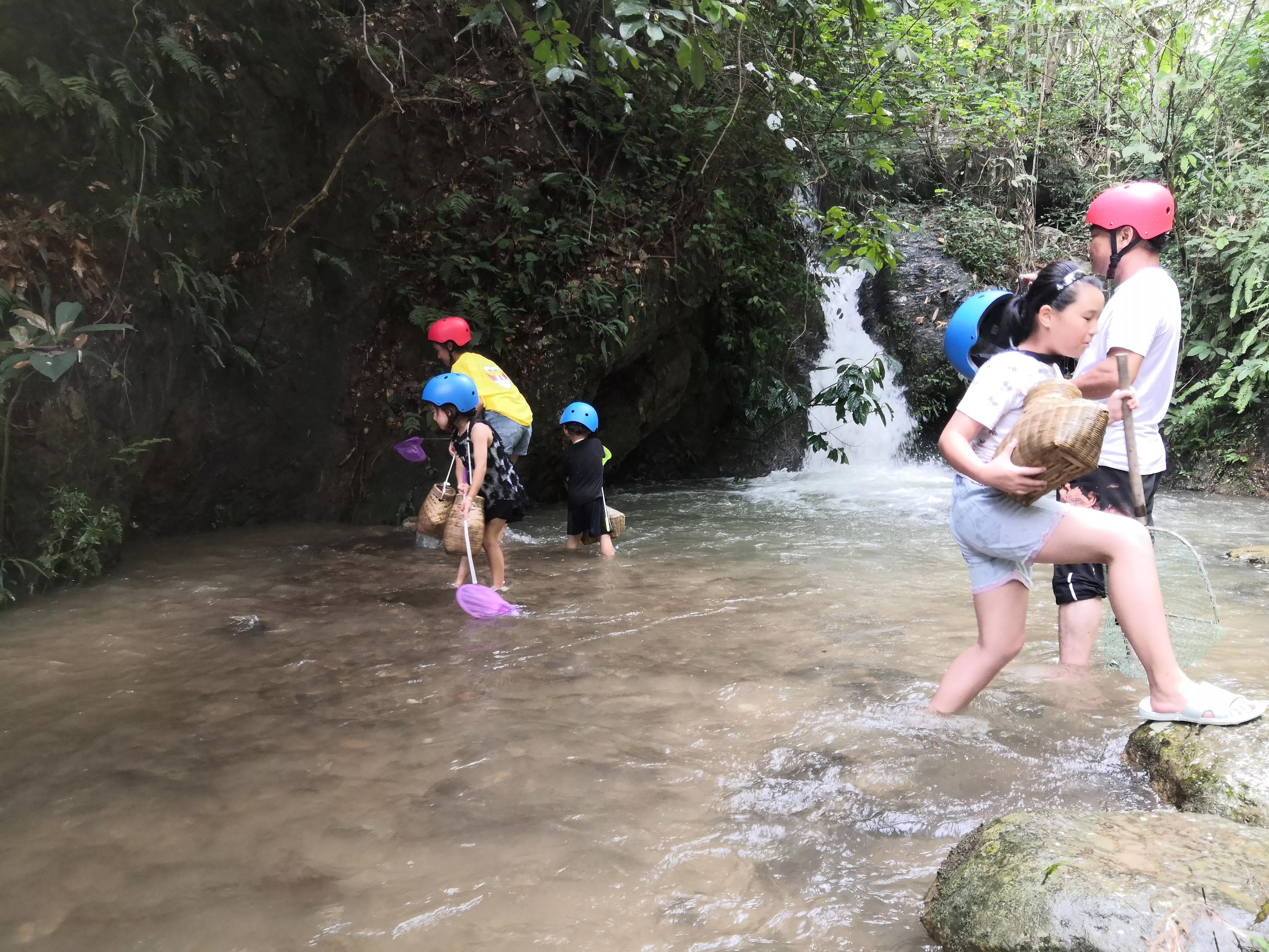 溯溪攀爬,溯溪徒步露营