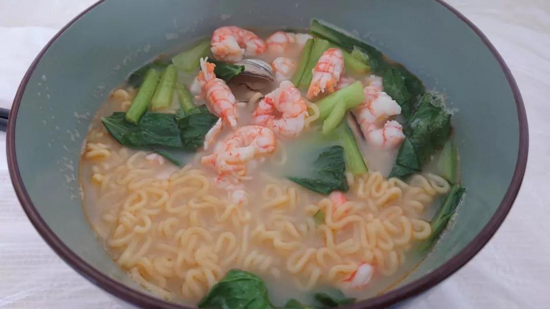 方便面到底是营养品还是垃圾食品,方便面垃圾食品吃法