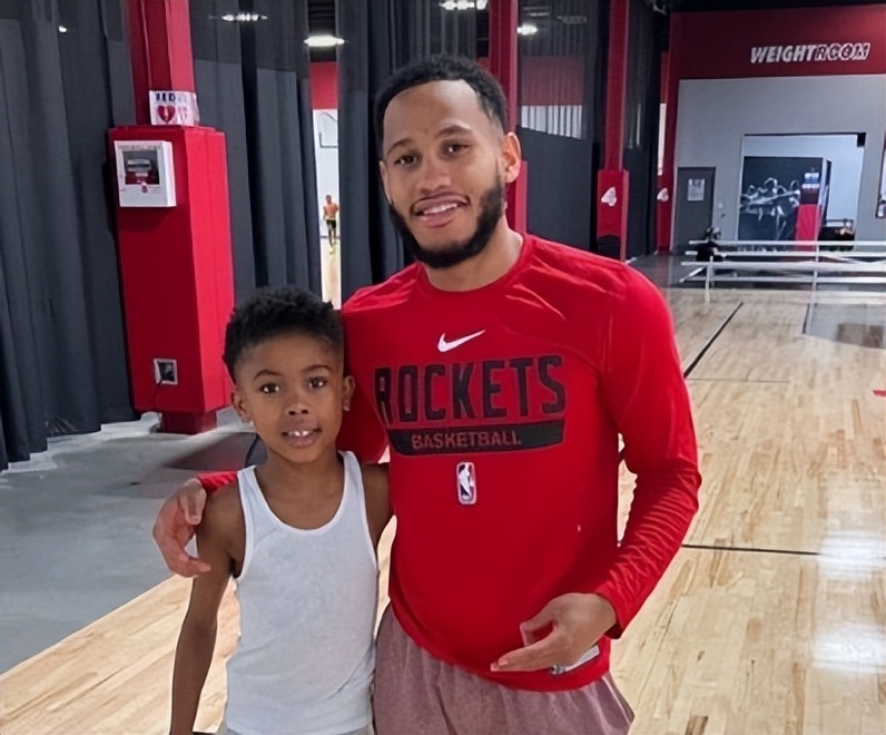 21分钟8助攻！1米73后卫希望加盟火箭，乌度卡有意16+6新秀奥萨尔