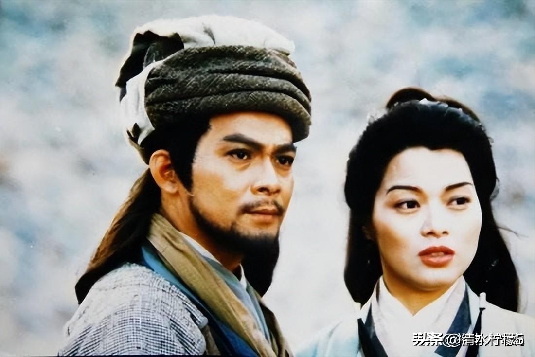 黄日华踢球发怒场面,黄日华回应球场踢人似梦迷离