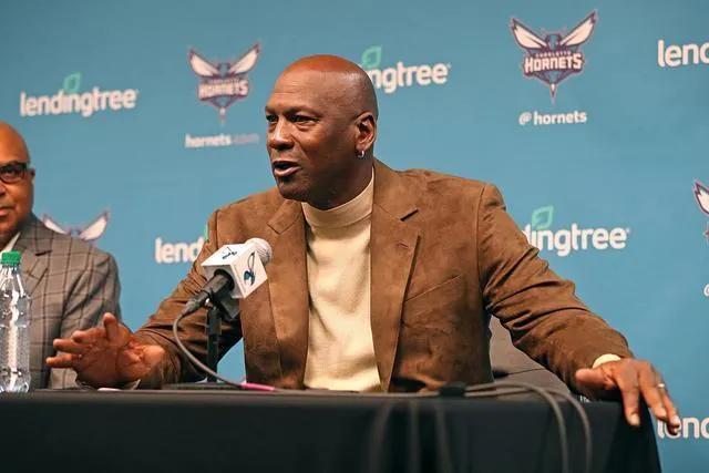 勒布朗詹姆斯年薪收入总共多少,詹姆斯生涯薪资6亿