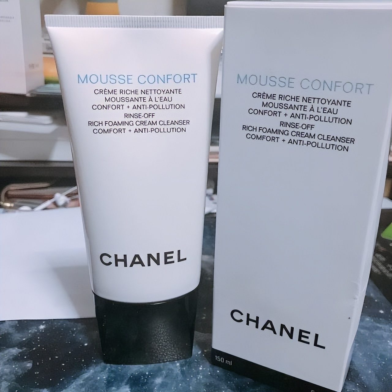 鼻子上挤出来的白色东西如何去除,鼻子上挤出来的白色分泌物是什么