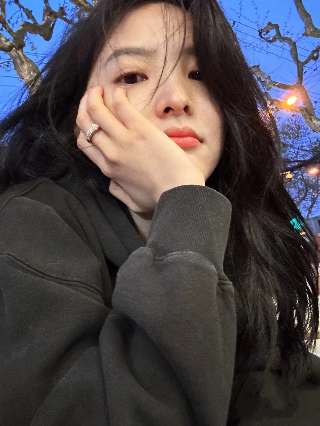 迪士尼偶遇奚梦瑶,奚梦瑶何超欣同框合影