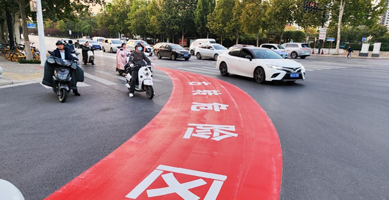 郑州新式斑马线标线,郑州街头标识