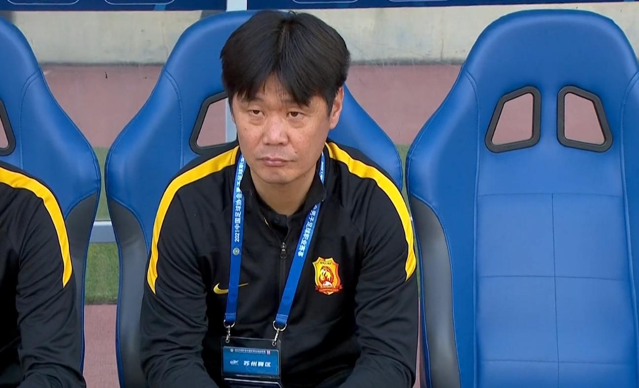 青岛足球教练李霄鹏,李霄鹏鲁能换帅视频