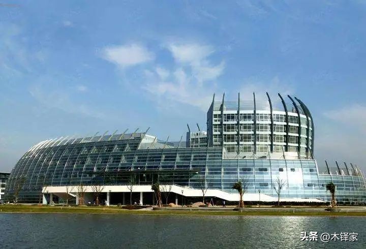 新校区先搬迁的学院,新校区搬回老校区