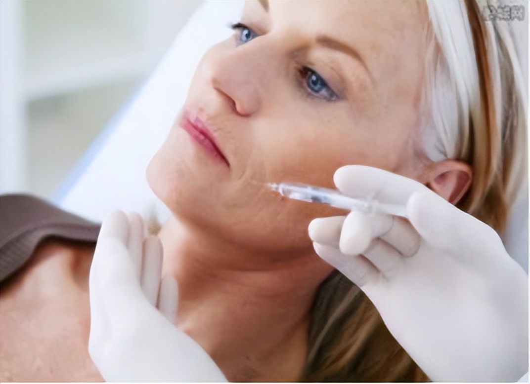 红霉素软膏老年斑,有人说红霉素软膏治老年斑