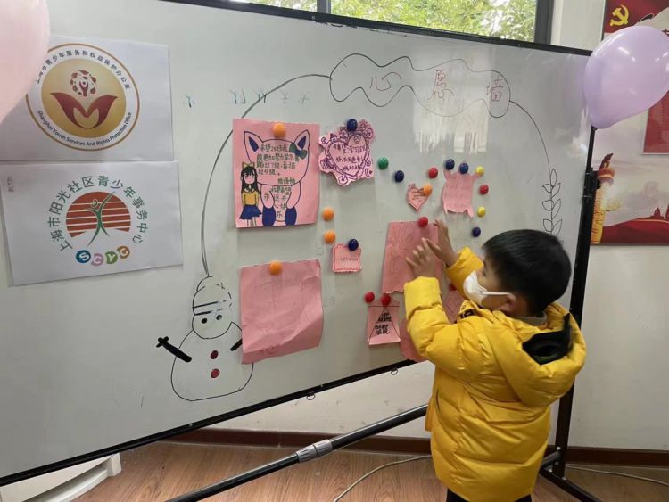 猜灯谜赢花灯趣味闹元宵,元宵节当然少不了做花灯猜灯谜