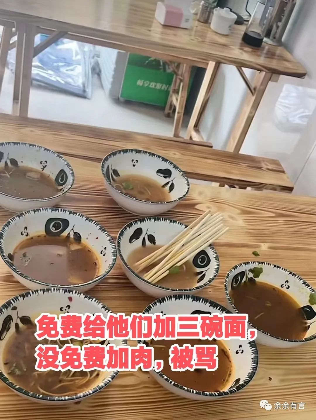 女店员被男顾客辱骂推搡20分钟,女店主被调戏反被抓