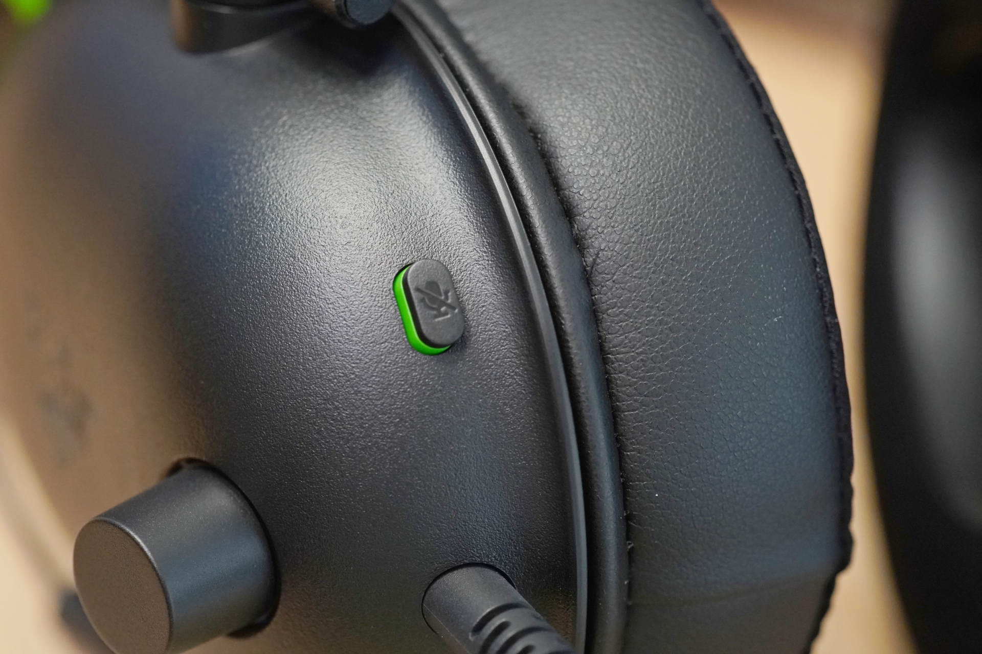 雷蛇旋风黑鲨v2x使用说明,雷蛇旋风黑鲨v2x游戏实测