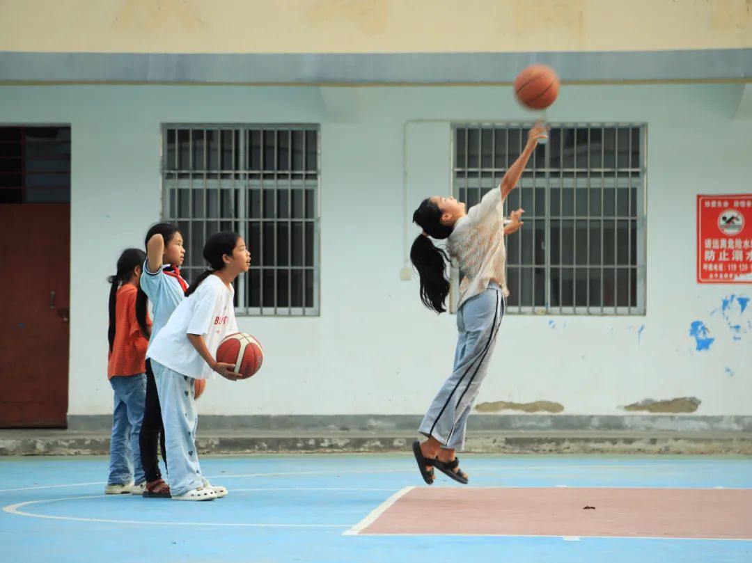 大山里的支教故事幼儿舞蹈,大山里的支教故事