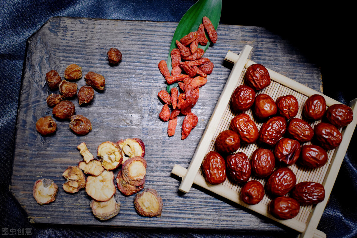 引起女性气血两亏的原因有哪些,中年女人气血和睡眠不好要吃什么