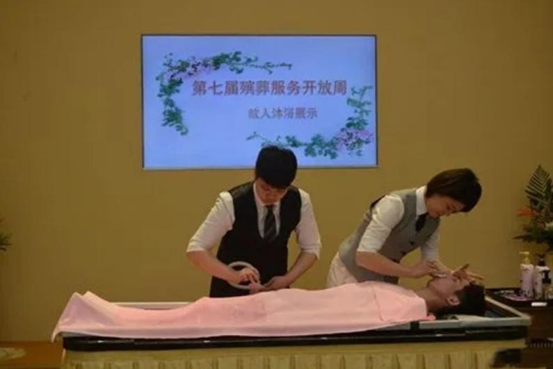 一位80后入殓师的忠告：不能用手直接触摸遗体，就算是亲人也不行