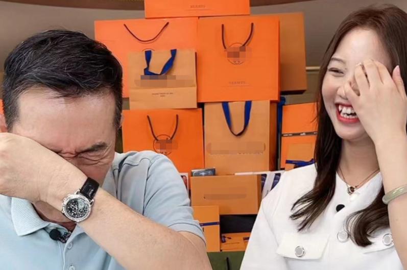 过气演员的窘况:县城忙走穴、直播用怪招,晚节不保,何必呢?