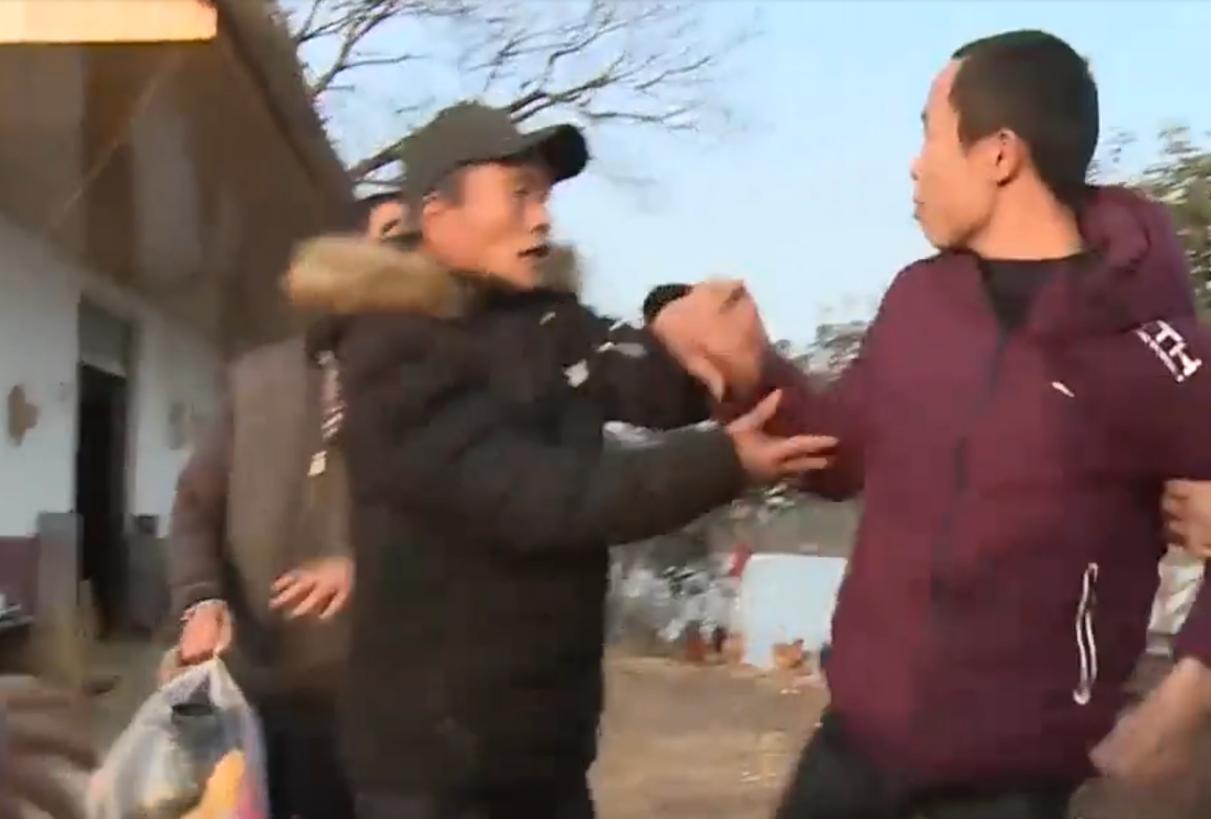 2019年，湖南女子带女儿离家出走，找到后发现她在和前夫一起生活