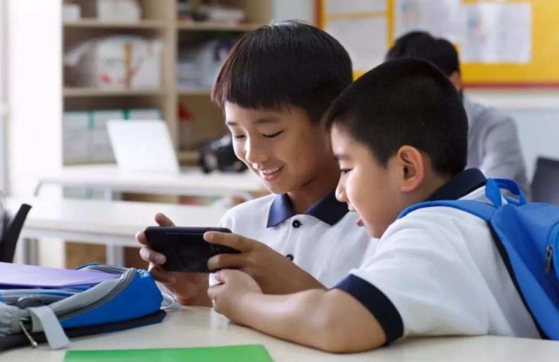 小学生沉迷游戏8天花两万,小学生沉迷游戏8天花掉爷爷2万多