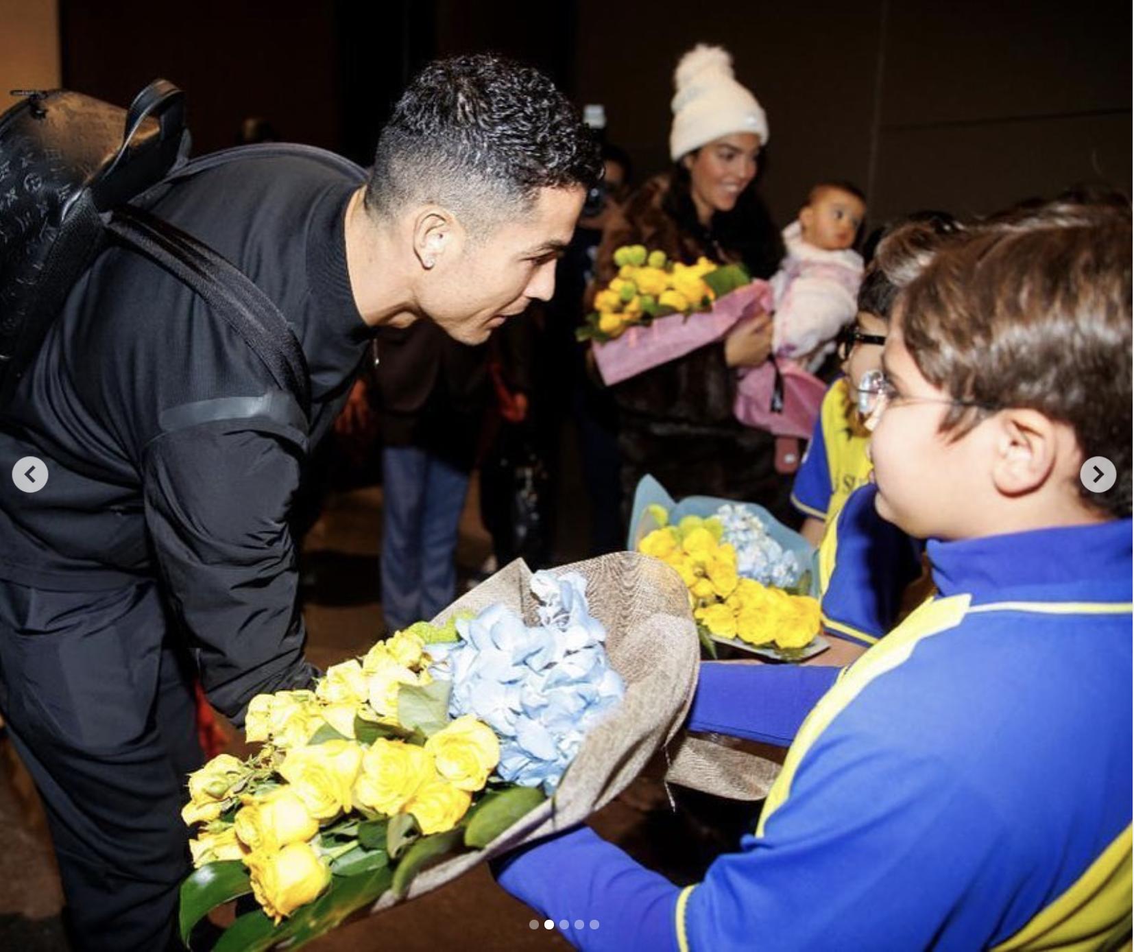 c罗身穿主场利雅得胜利球衣照片,c罗在利雅得胜利有葡萄牙队友吗