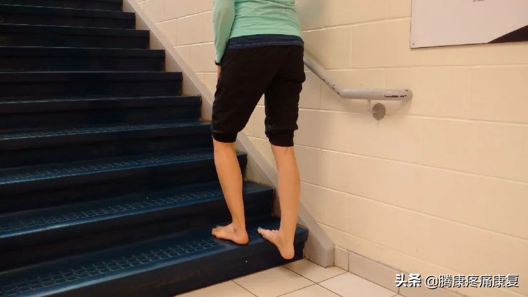 小腿紧绷怎么办,小腿很紧绷怎么拉伸