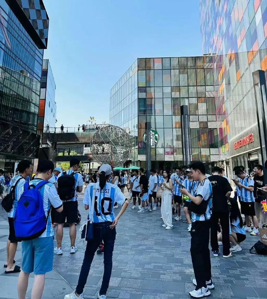 梅西的私人飞机都带谁去卡塔尔,梅西私人飞机最新消息