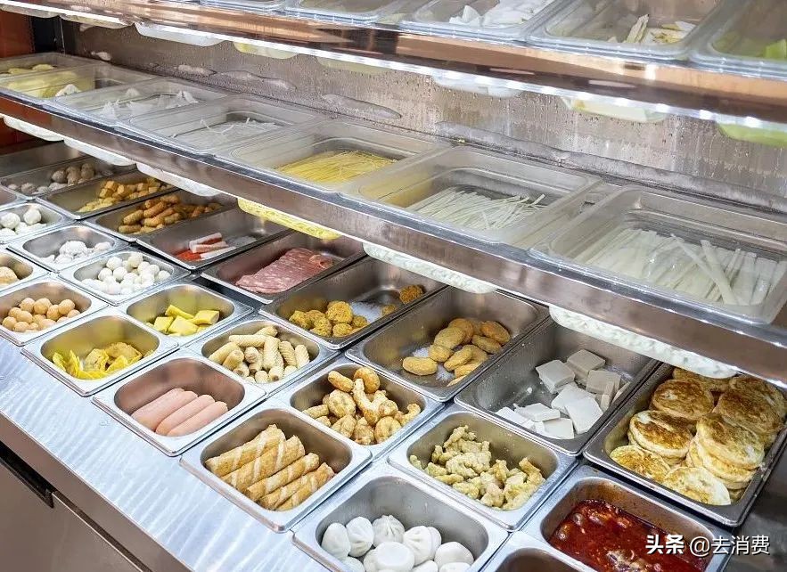 路边麻辣烫摊的真实感受,走大街过小巷到处都是麻辣烫