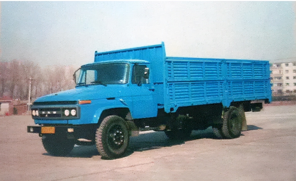 放牛娃捡到一枚古钱币,小伙捡了一千多钱一看原来是冥币